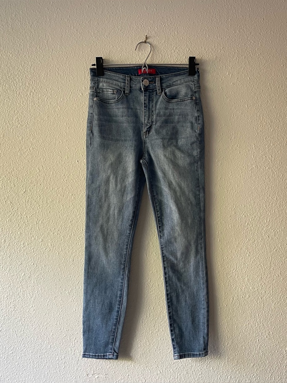 GUESS Womens Jeans Size 26 Skinny Blue Wash Stretch Denim Hemmed 25 Inseam